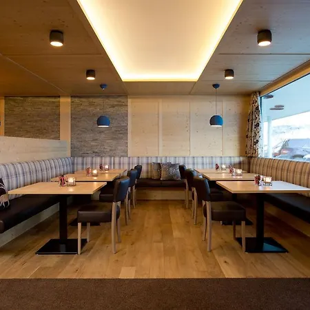 Hotel Walserstube 4*